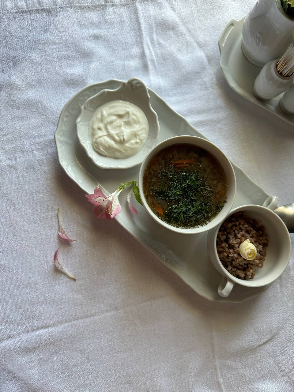 Щи со сметаной и гречкой